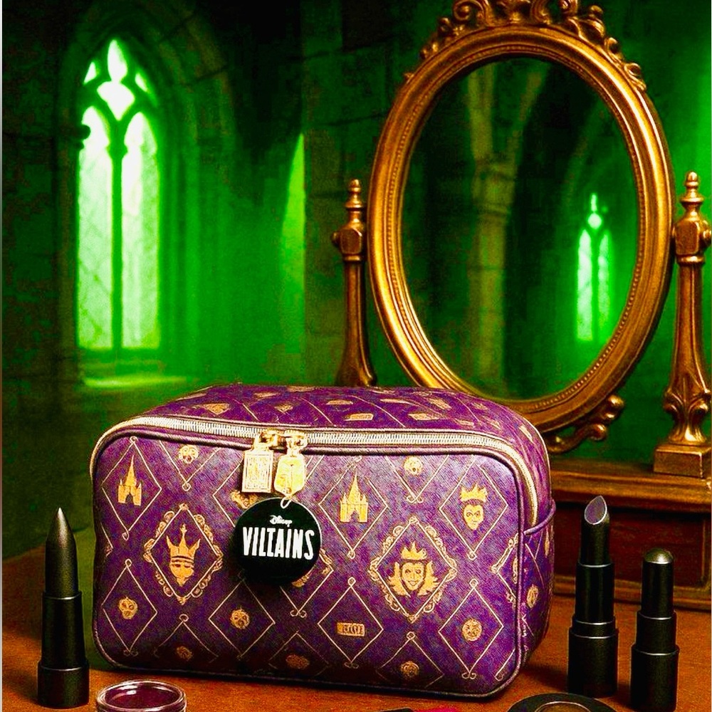 DISNEY Evil Queen Cosmetic Bag / Body Care Travel Kit